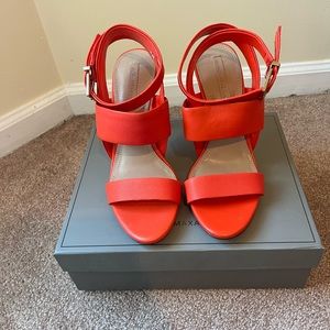 BCBGMAXAZRIA Coral Heels sz 10